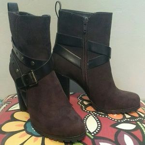 NWOT APT 9 boots